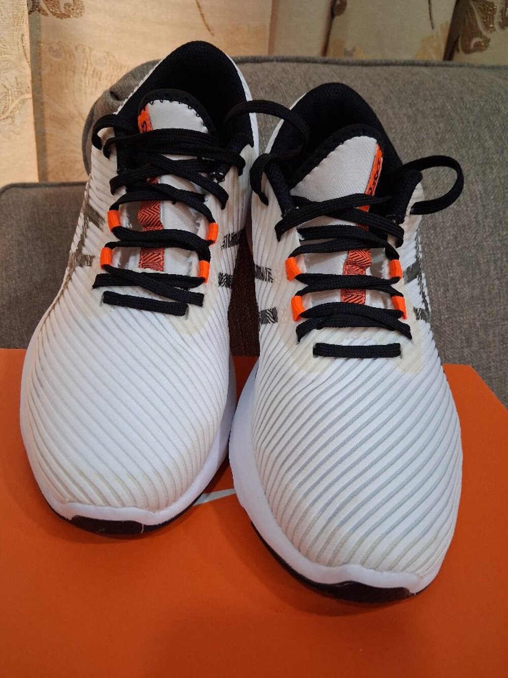 ASICS Versablast Running Shoes White Black Orange Women's US 9 Great Condition